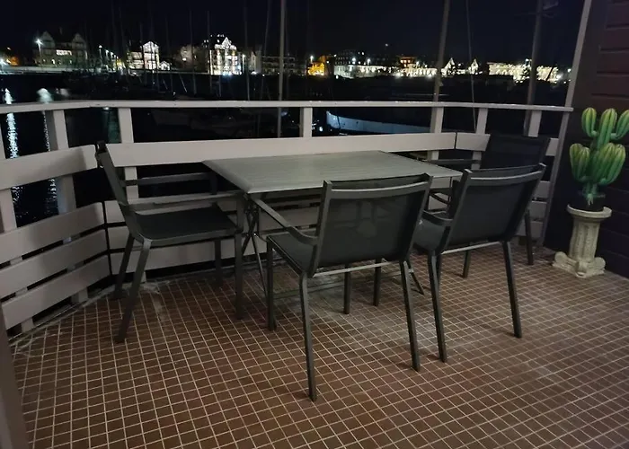 Chez Mamarina - Quadruplex - Marina Apartment *